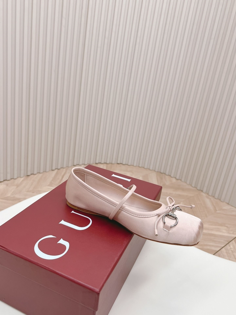 Gucci Flat Shoes